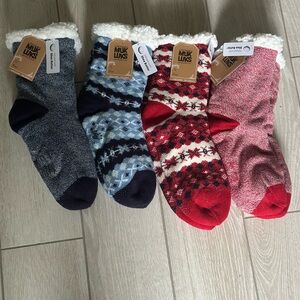 NWT Muk Luks cabin socks